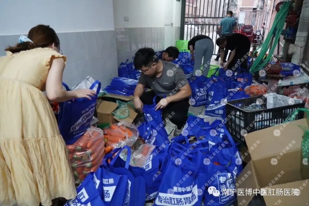 獻愛心&middot;戰(zhàn)疫情｜我院支部走進安吉華都小區(qū)開展捐物活動